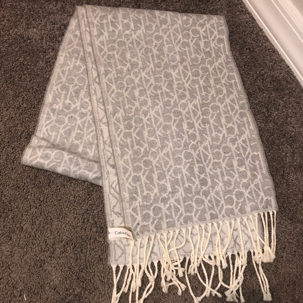 CALVIN KLEIN SCARF